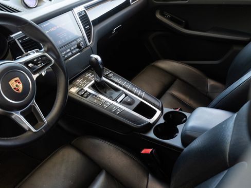 Used 2018 Porsche Macan S image 33