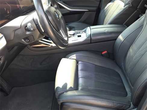 Used 2023 BMW X7 xDrive40i w/ Premium Package image 15