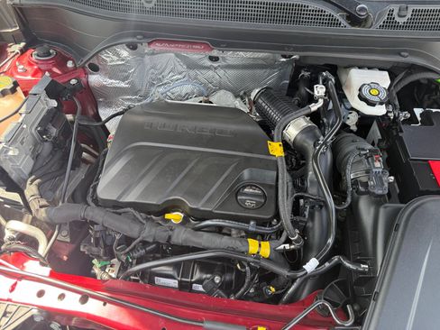 Used 2025 Chevrolet Trax LT FWD image 32