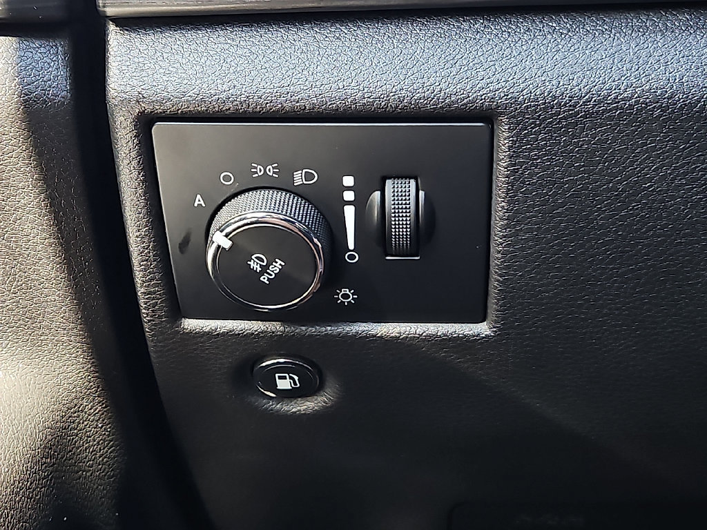 Used 2019 Jeep Grand Cherokee Altitude RWD image 24