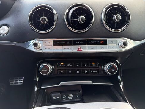 Used 2019 Kia Stinger GT2 image 17