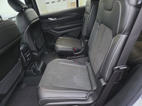 New 2025 Jeep Grand Cherokee L Altitude image 6