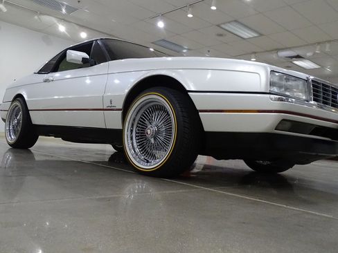 Used 1991 Cadillac Allante FWD image 22
