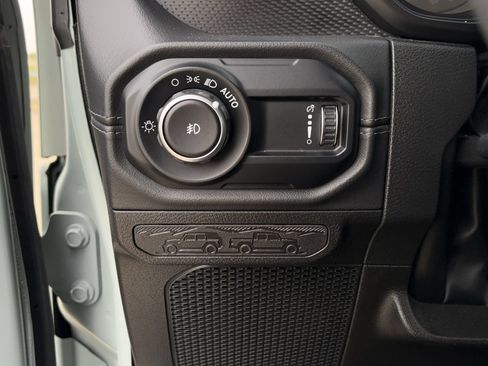 Used 2024 Jeep Wrangler Unlimited Rubicon AWD/4WD image 25