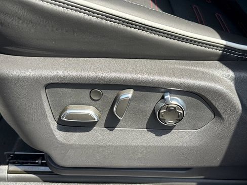 New 2026 GMC Yukon XL AT4 Ultimate AWD/4WD image 18
