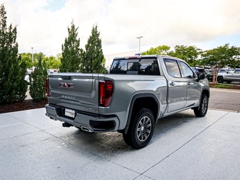 Used 2024 GMC Sierra 1500 AT4 w/ AT4 Preferred Package AWD/4WD image 11