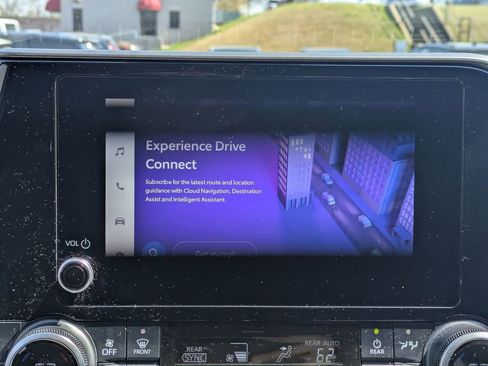 Used 2024 Toyota Highlander LE image 18