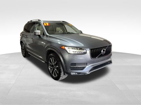 Used 2017 Volvo XC90 T6 Momentum w/ Vision Package image 3