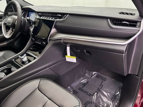 New 2025 Jeep Grand Cherokee Limited w/ Black Appearance Package image 24