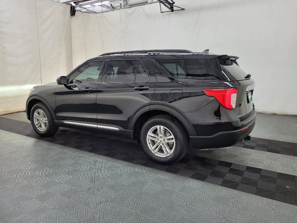 Used 2021 Ford Explorer XLT AWD/4WD image 3