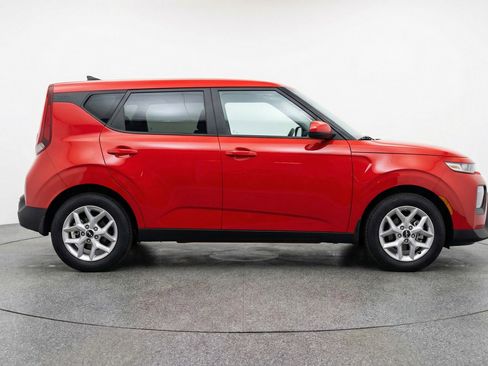 Used 2025 Kia Soul LX w/ LX Technology Package image 11