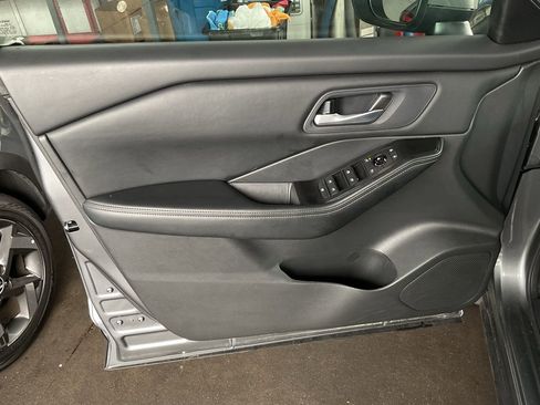 Used 2025 Nissan Rogue SV image 15