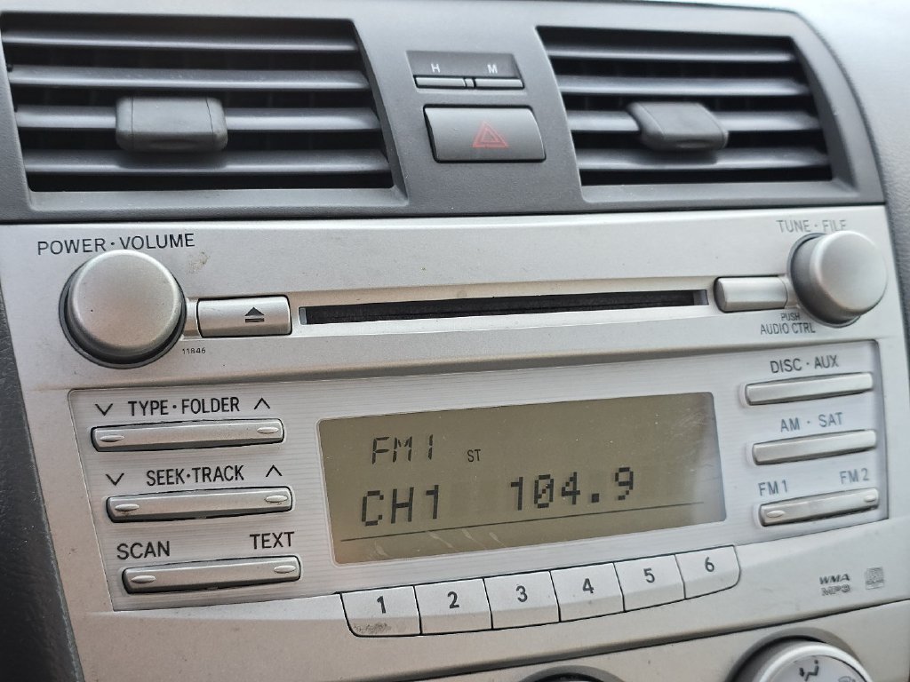 Used 2011 Toyota Camry LE FWD image 25