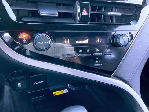 Used 2024 Toyota Camry XLE image 32