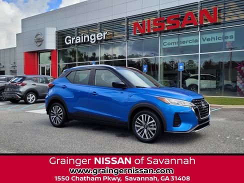 Used 2023 Nissan Kicks SV image 1