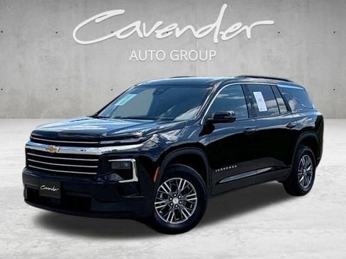 Used 2026 Chevrolet Traverse LT w/ Driver Confidence Package FWD image 1