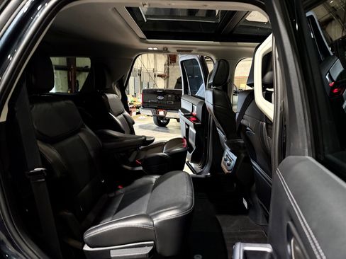 Used 2025 Ford Expedition Platinum AWD/4WD image 20