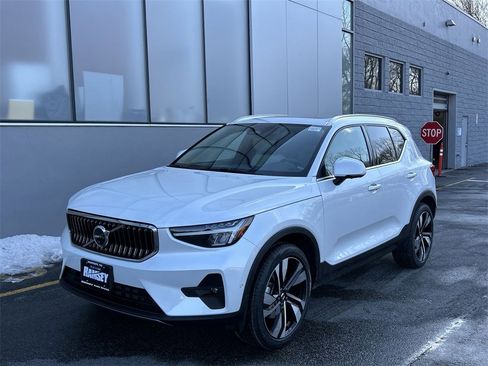 Certified 2023 Volvo XC40 B5 Plus w/ Protection Package Premier image 1
