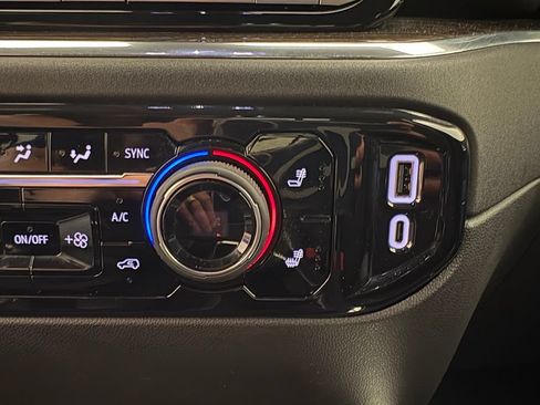 Used 2025 Chevrolet Silverado 1500 LT AWD/4WD image 12
