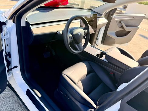 Used 2025 Tesla Model Y Long Range AWD/4WD image 25