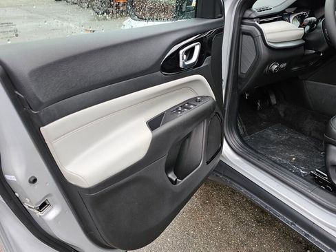 New 2026 Jeep Compass Limited image 18