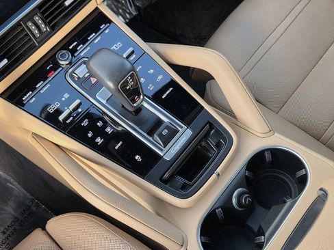 Used 2022 Porsche Cayenne image 30