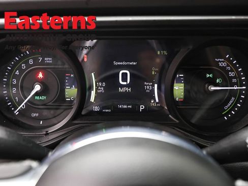 Used 2025 Jeep Wrangler Unlimited Sahara w/ Safety Group AWD/4WD image 18