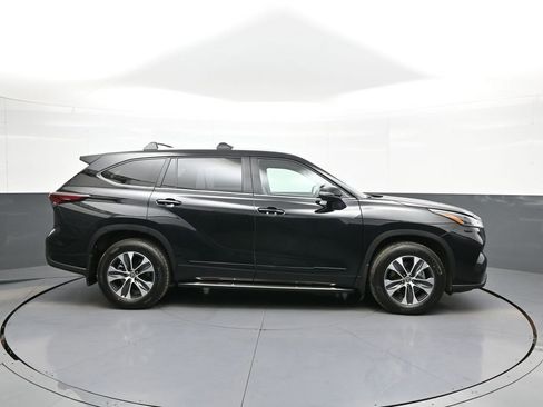 Used 2026 Toyota Highlander XLE image 5