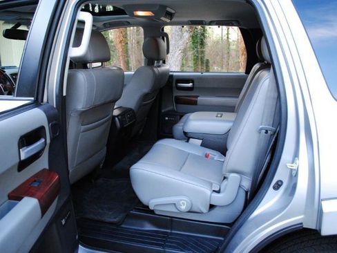 Used 2017 Toyota Sequoia Platinum image 6