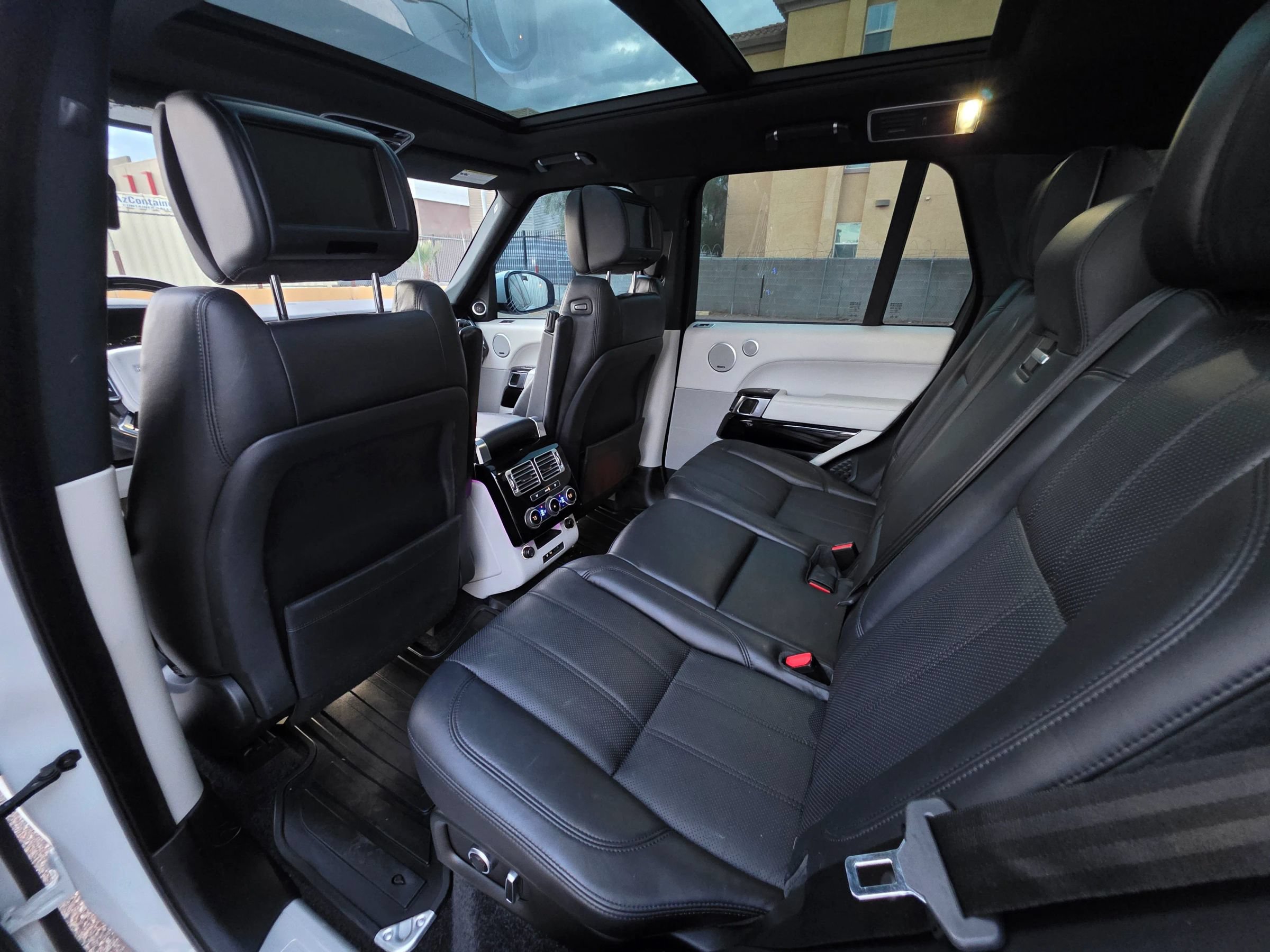 Used 2016 Land Rover Range Rover Supercharged AWD/4WD image 13