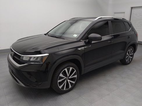 Used 2023 Volkswagen Taos SE FWD image 2