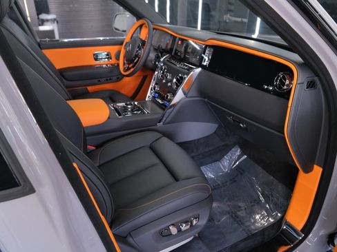Used 2026 Rolls-Royce Cullinan AWD/4WD image 16