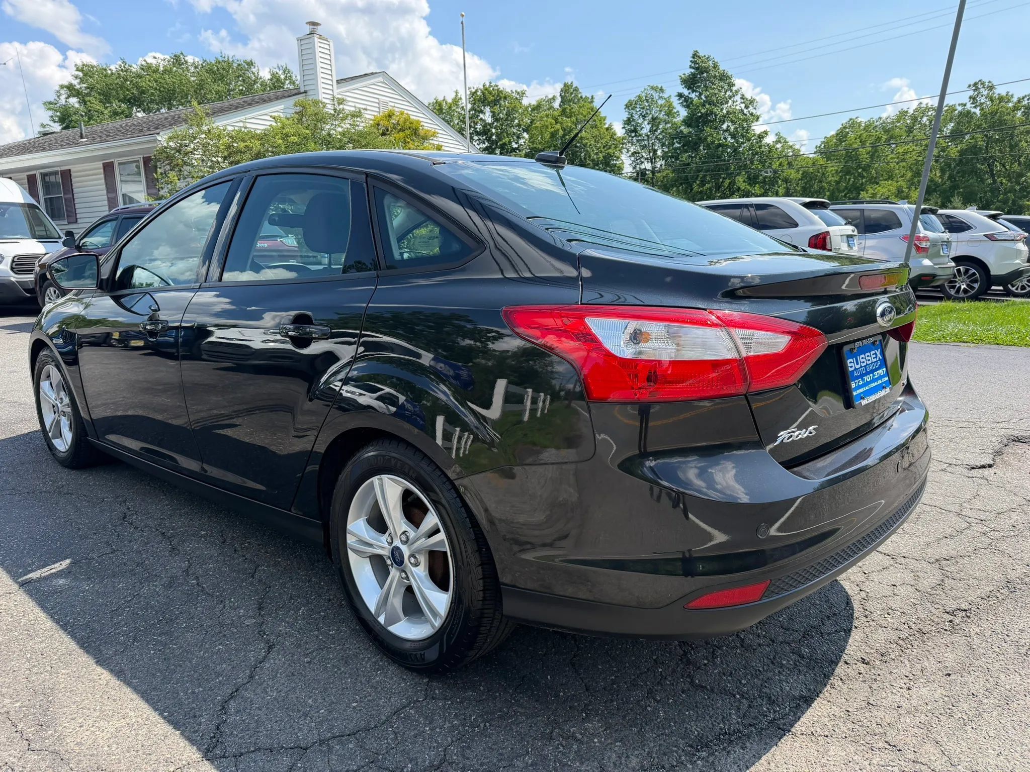 Used 2014 Ford Focus SE w/ SE Winter Package FWD image 4