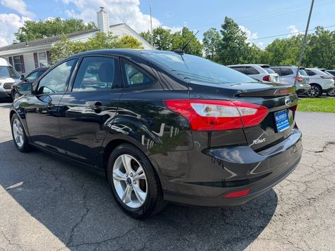 Used 2014 Ford Focus SE w/ SE Winter Package FWD image 4