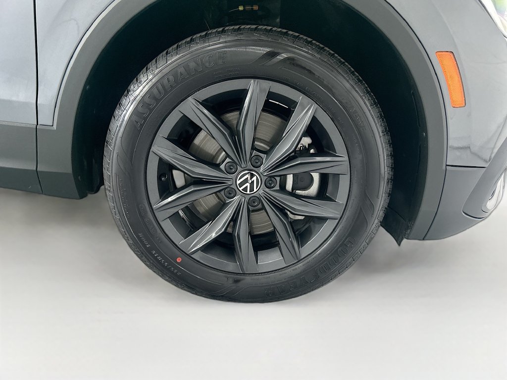 Used 2024 Volkswagen Tiguan SE FWD image 30