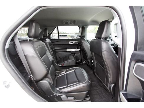 Certified 2022 Ford Explorer XLT w/ Equipment Group 202A image 10