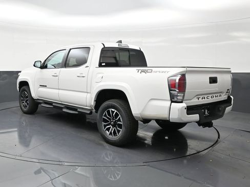 Used 2020 Toyota Tacoma TRD Sport w/ Technology Package RWD image 3