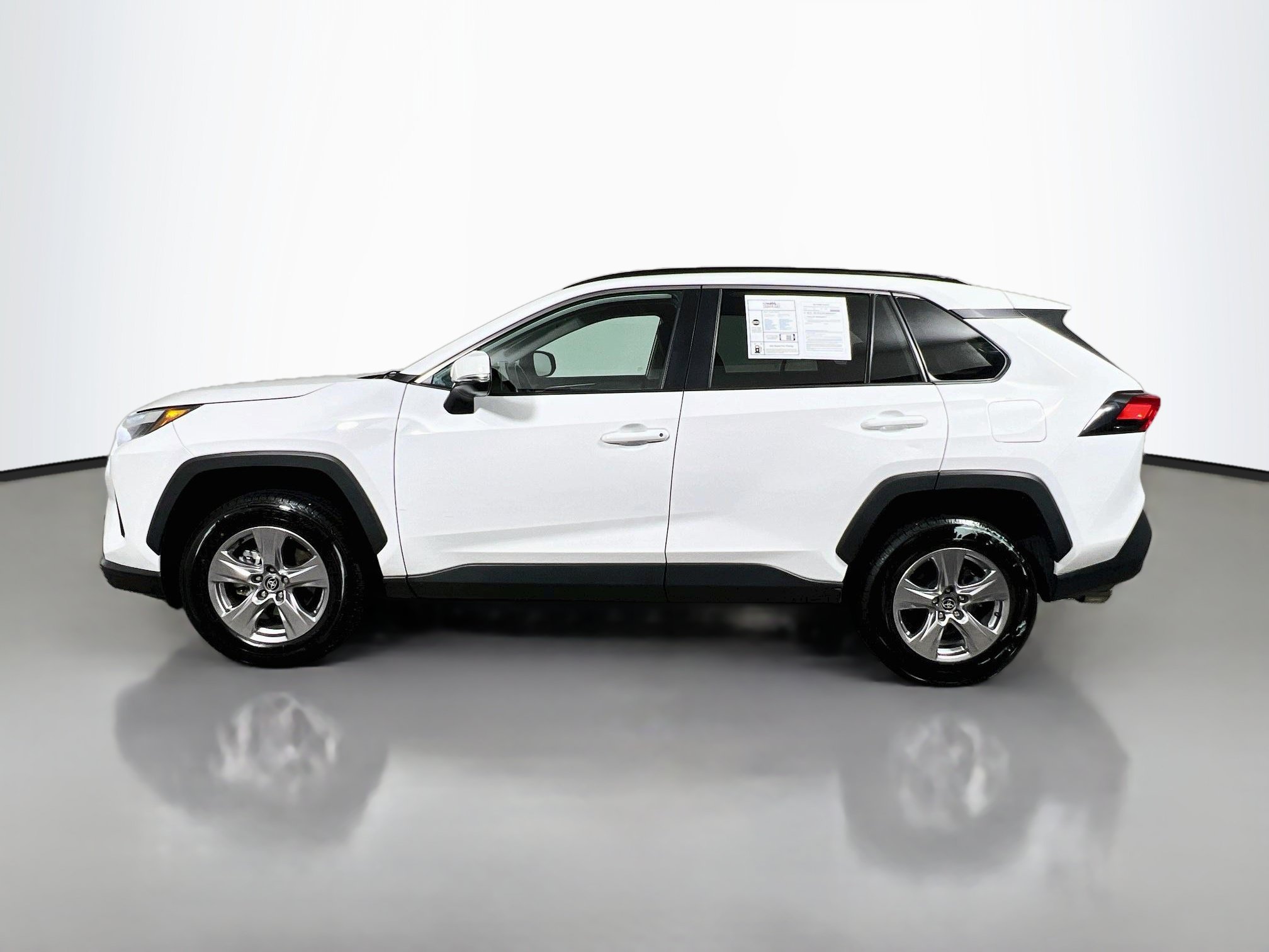 Used 2025 Toyota RAV4 XLE FWD image 9