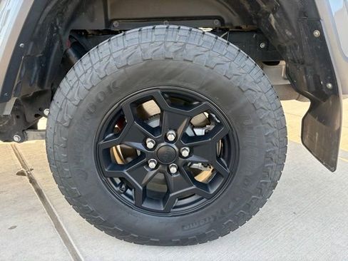 Certified 2021 Jeep Gladiator Willys image 6