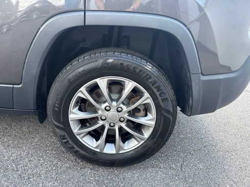 Used 2019 Jeep Cherokee Latitude Plus w/ Comfort/Convenience Group AWD/4WD image 6