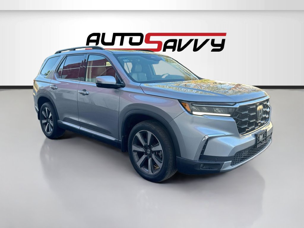 Used 2025 Honda Pilot Touring image 1