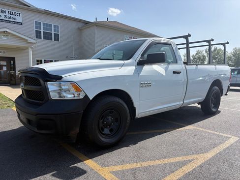 Used 2018 RAM 1500 Express RWD image 2