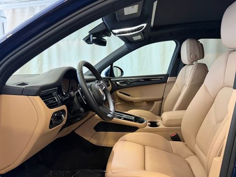 Certified 2026 Porsche Macan AWD/4WD image 5