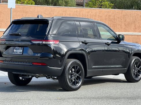 New 2025 Jeep Grand Cherokee Altitude image 4