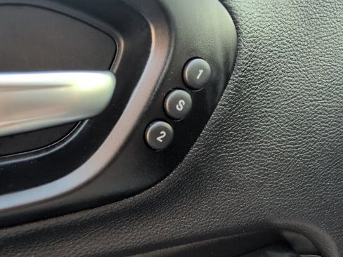 Used 2022 Jeep Cherokee Limited image 24