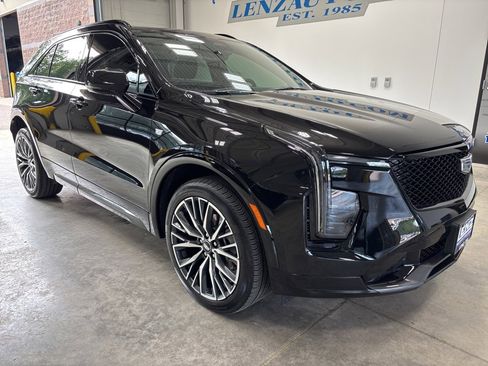 Used 2024 Cadillac XT4 Sport image 2
