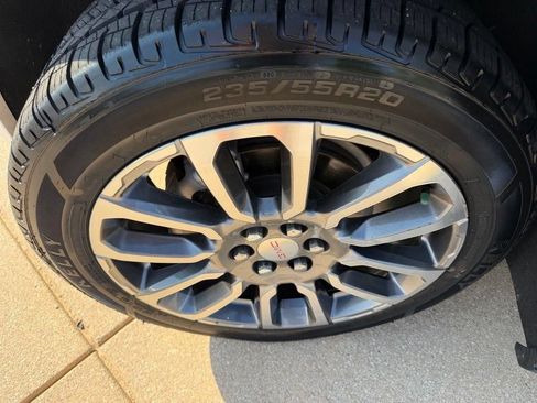 Used 2021 GMC Acadia Denali w/ Denali Technology Package FWD image 30