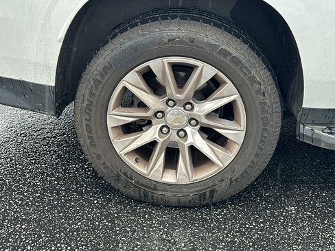 Used 2021 Chevrolet Suburban Premier w/ Premium Package image 7