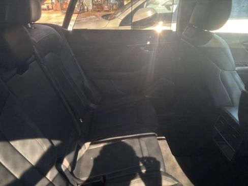 Used 2019 Audi Q8 Prestige w/ Luxury Package AWD/4WD image 9