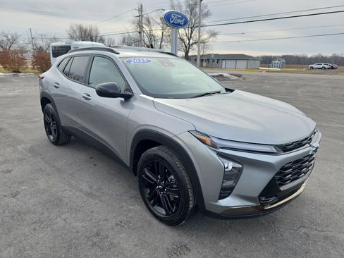 Used 2025 Chevrolet Trax ACTIV w/ Sunroof Package image 4